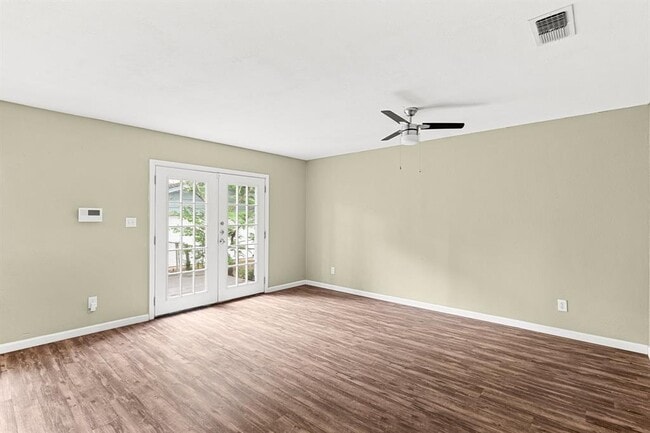 Building Photo - 1422 Yorkshire Dr