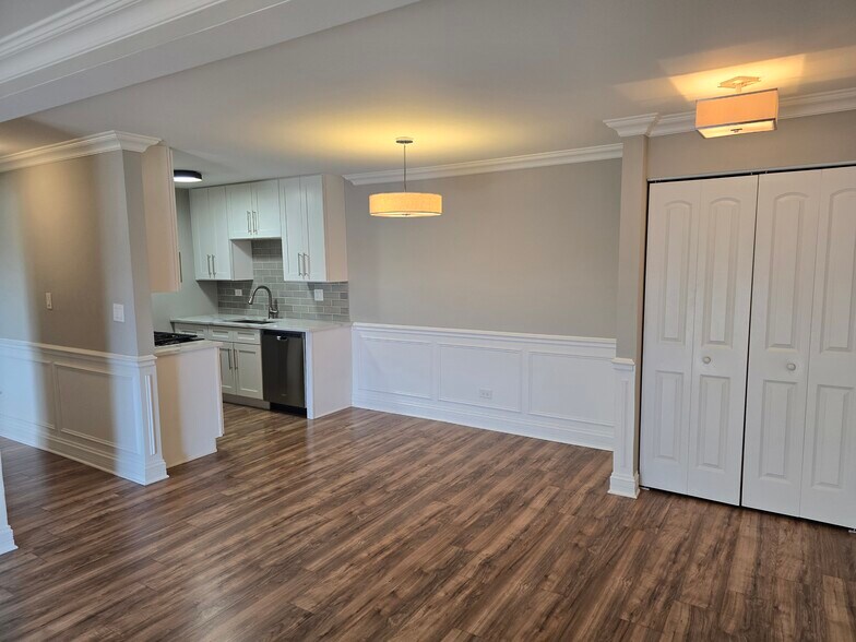Building Photo - 520 Hill Dr