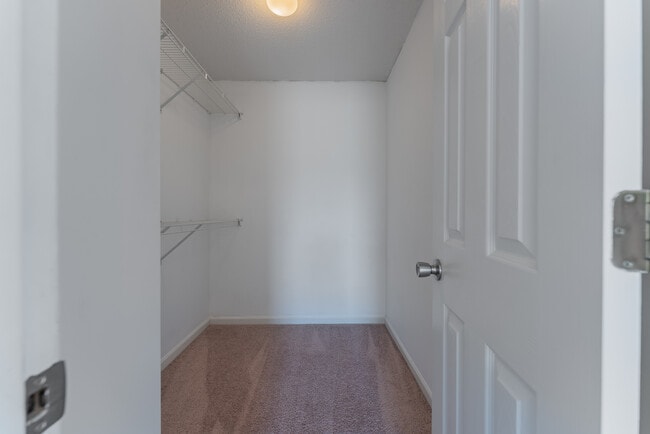 Building Photo - 290 Stone Hill Dr