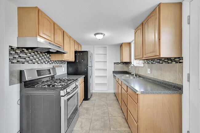 Building Photo - $2,495.00, 3 bed, 2 bath located in Westmi...