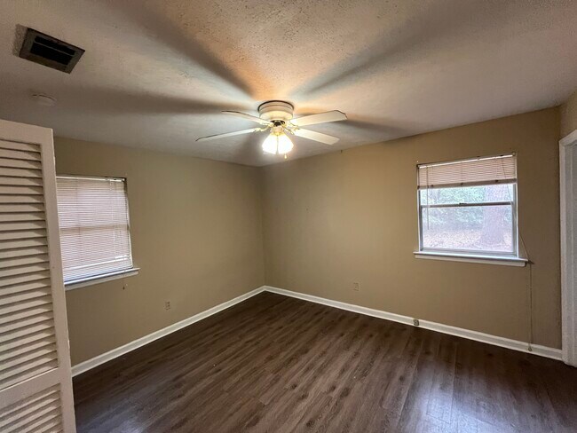 Building Photo - 211 Henderson St