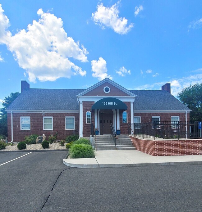 Primary Photo - 165 Hill St