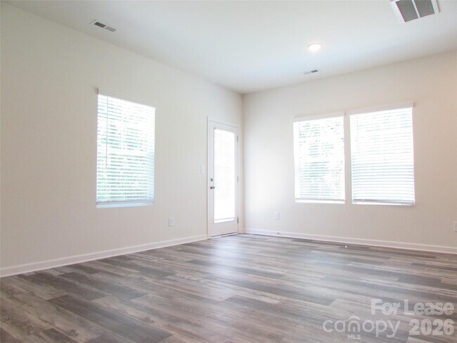 Building Photo - 107 Blakeslee Ct