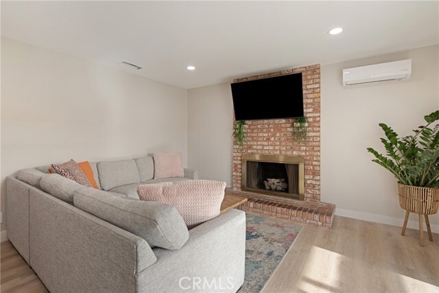 Building Photo - 1540 Vía Buena