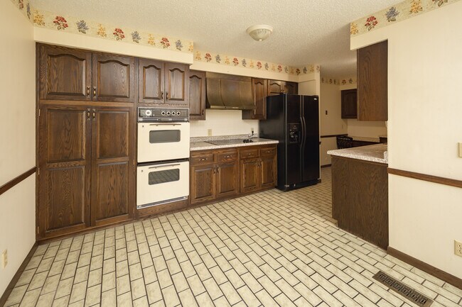 Building Photo - 3385 37th Ave