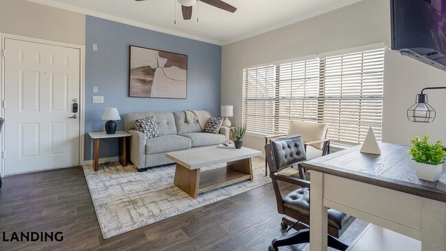 Building Photo - 9835 Fredericksburg Rd