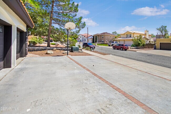 Building Photo - 6529 Jim De Groat Dr