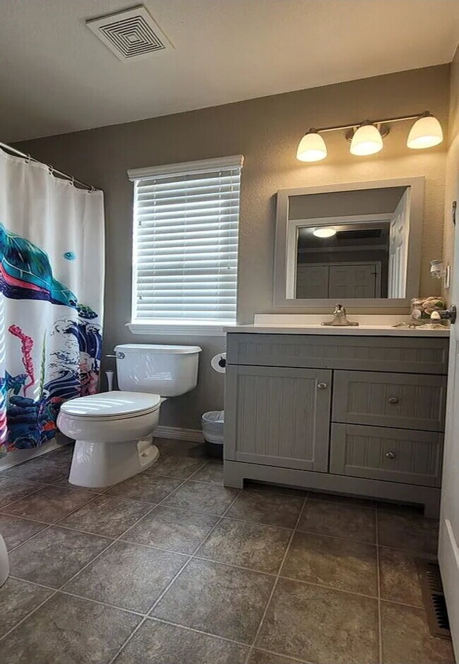 Building Photo - Spacious 3 Bed, 2.5 Bath home with Loft