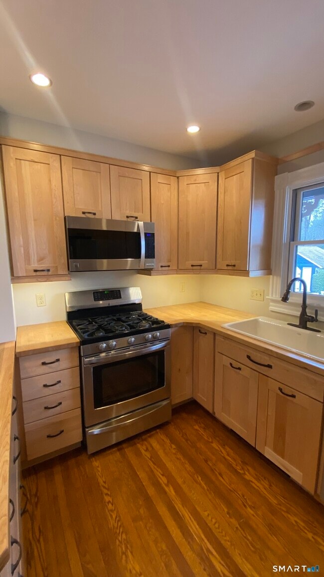 Building Photo - 86 Belleview Ave