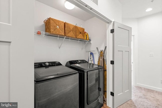 Building Photo - 921 Grundy St