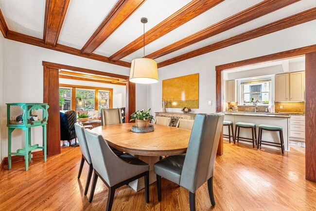 Building Photo - LOCATION LOCATION!! Stunning home located ...