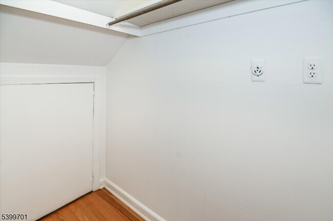 Building Photo - 13 Knapp Ave