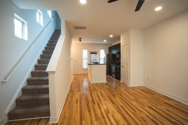 Building Photo - 1032 Skyline View Way