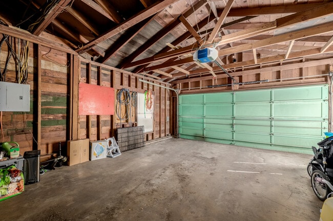 Building Photo - 565 Saulsbury St