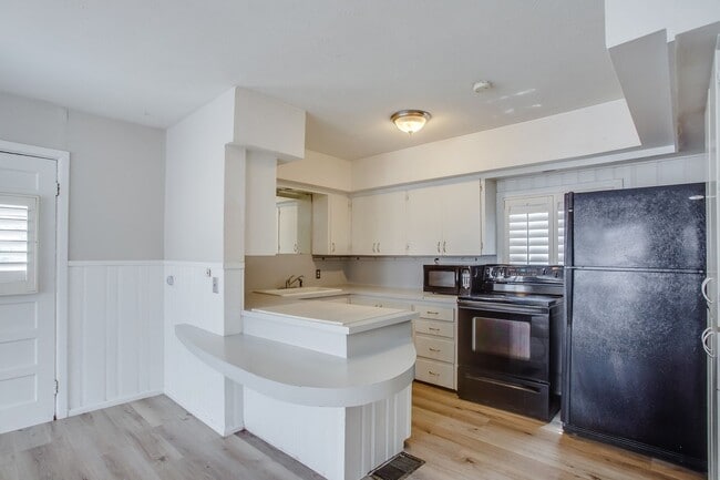 Building Photo - Pre Leasing for fall 2026! 4/2 in Heart of Lubbock!