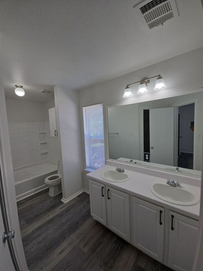 Building Photo - Spacious 4-Bedroom Home with Large Backyar...