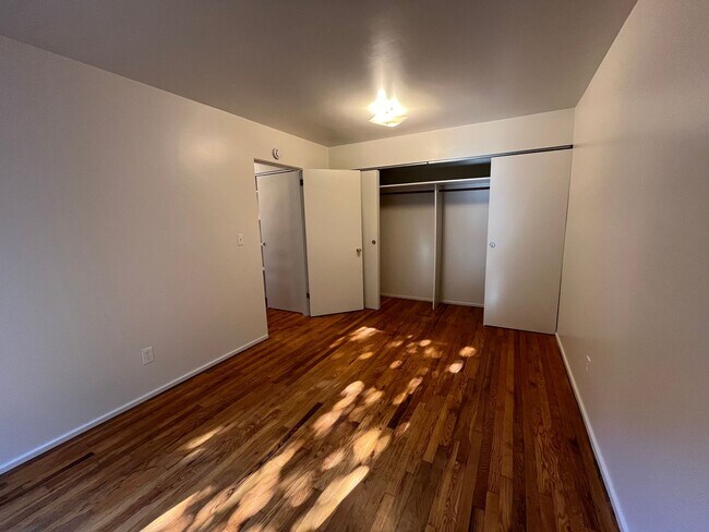 Building Photo - Large 2 BR 1 BA. Tabor/Montavilla!