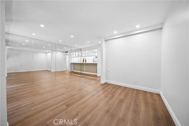 Building Photo - 950 Kings Rd