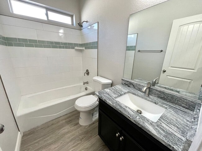 Building Photo - Beautiful 3 Bedroom 2 Bathroom Home! *HOME IS CURRENTLY OCCUPIED, PLEASE DO NOT DISTURB THE TENANT*