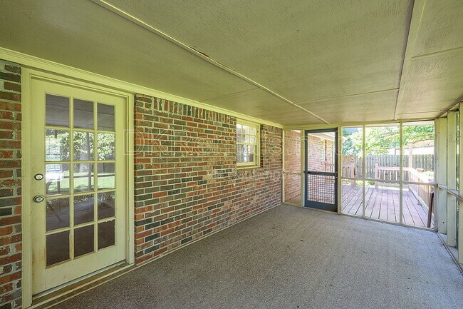 Building Photo - 120 Burnett Way