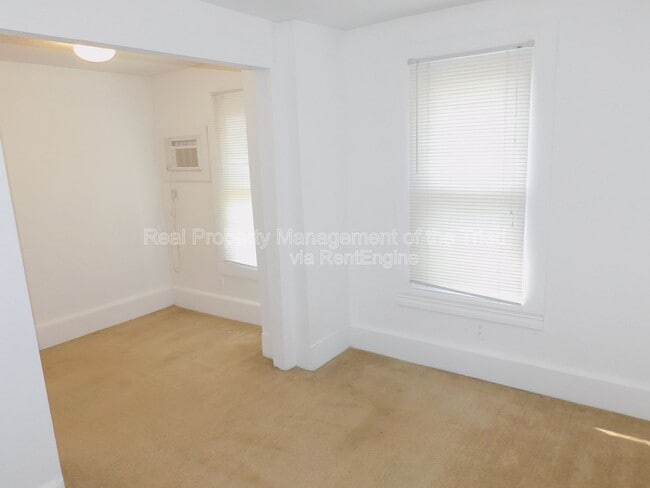 Building Photo - 810 Brent St SW