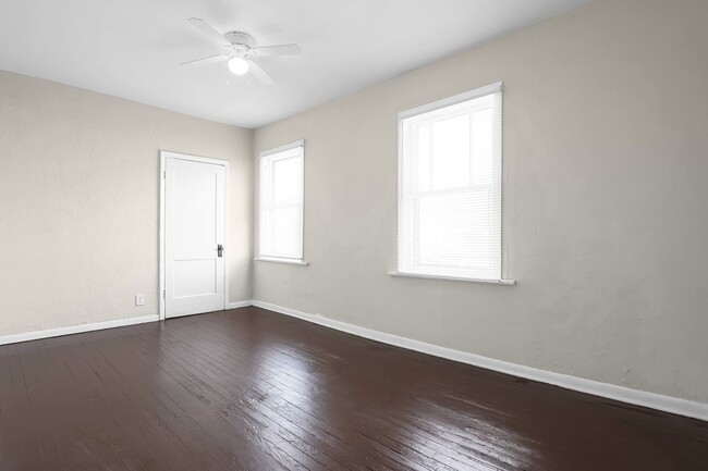 Building Photo - Updated 3 Bed Home