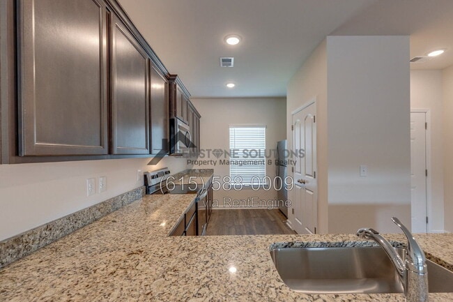 Building Photo - 2559 Queen Bee Dr