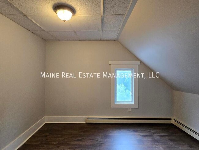Building Photo - 139 Oak St