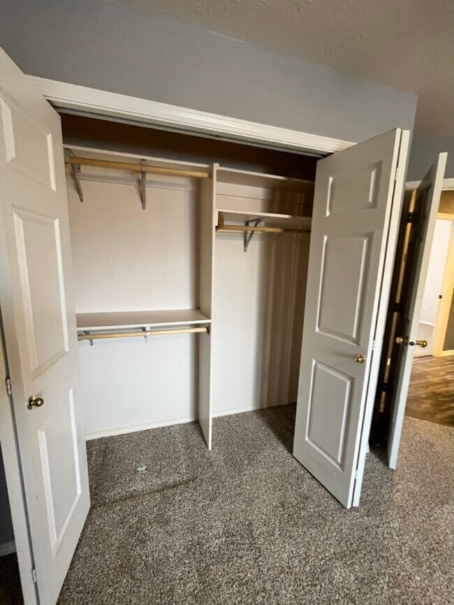 Building Photo - 950 Gregory Ln