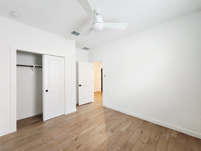 Building Photo - 8430 Bay Rdg Cir