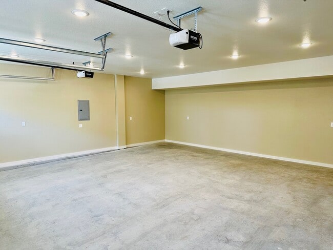 Building Photo - 219 Silverleaf Ln