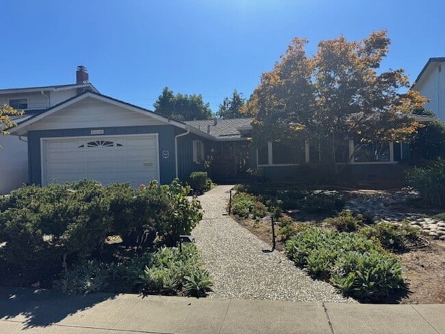 Primary Photo - Lovely 3 Bedroom 2 Bath Home in Willow glen