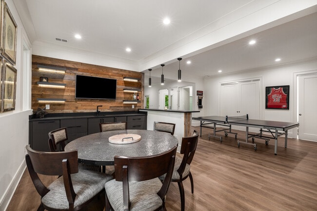 Building Photo - 306 Pinecrest Rd NE