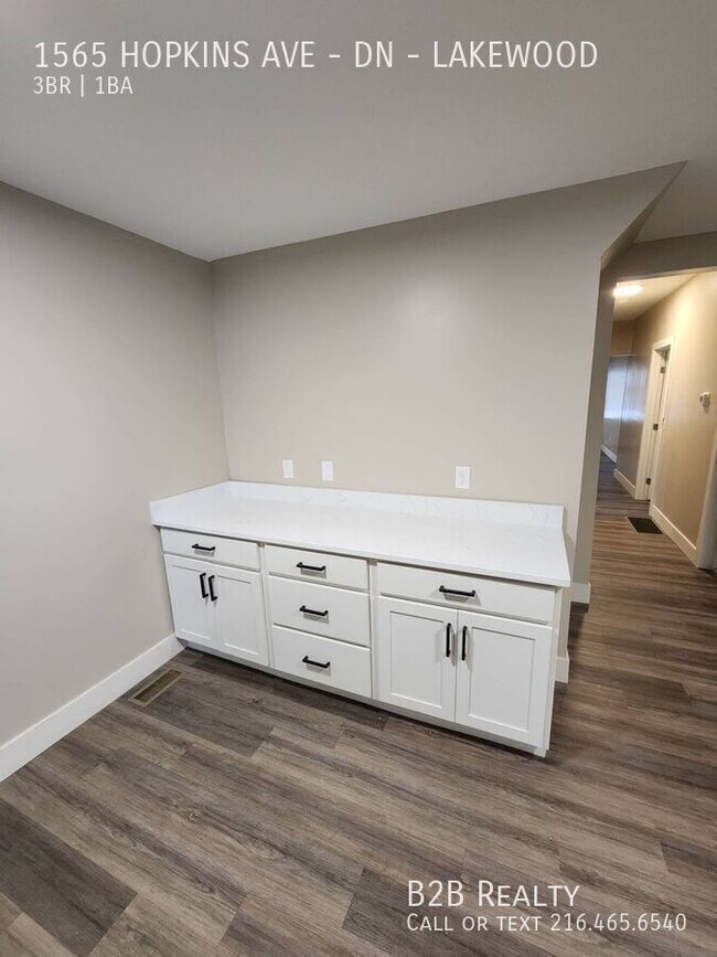 Building Photo - 1565 Hopkins Ave