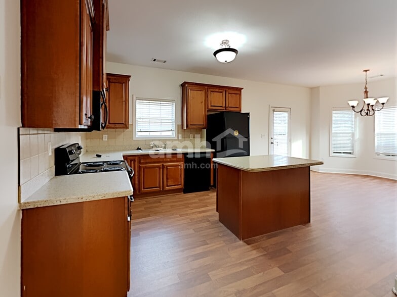 Building Photo - 901 Vandiver Ct