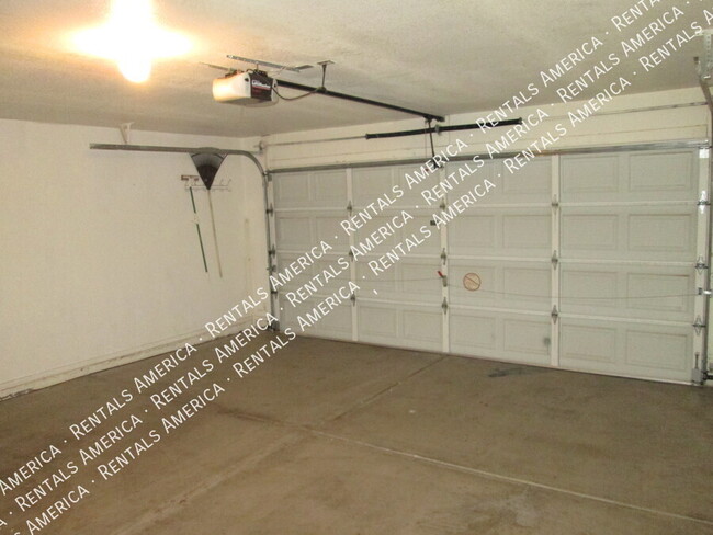 Building Photo - 1332 W Kesler Ln