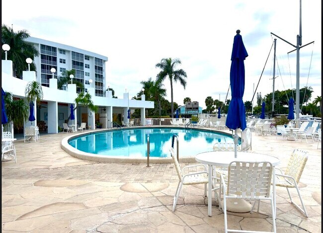 Building Photo - 2731 NE 14th Street Causeway