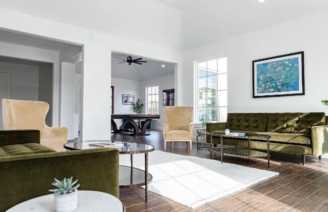 Building Photo - 9730 Kilkenny St