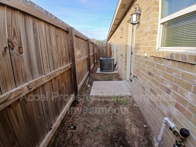 Building Photo - 3713 Whitewing Ave