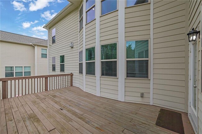 Building Photo - 4425 Holton Ave