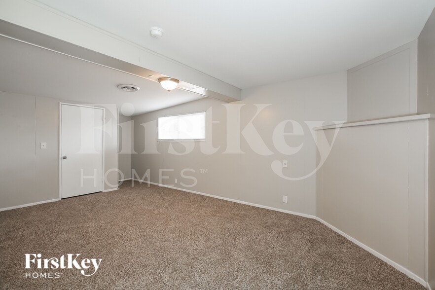 Building Photo - 4747 Everman Dr