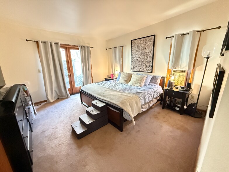 Building Photo - 557 Pearl St