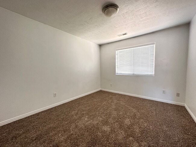 Building Photo - Great Lehi Home Now Available!