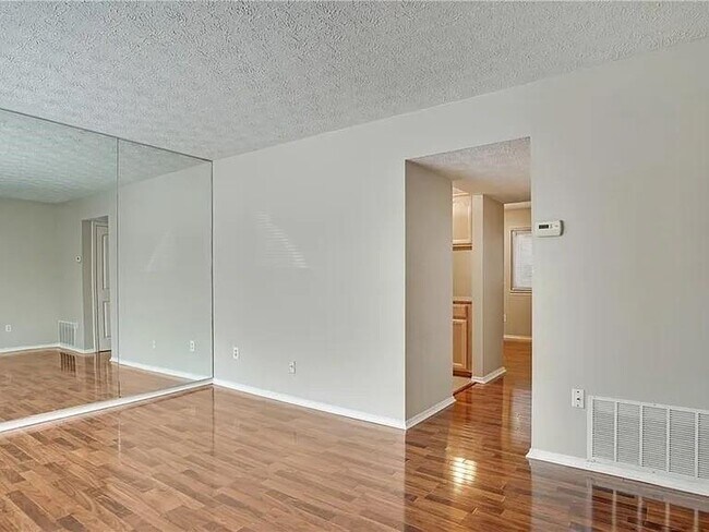 Building Photo - 28 Country Pl Ct