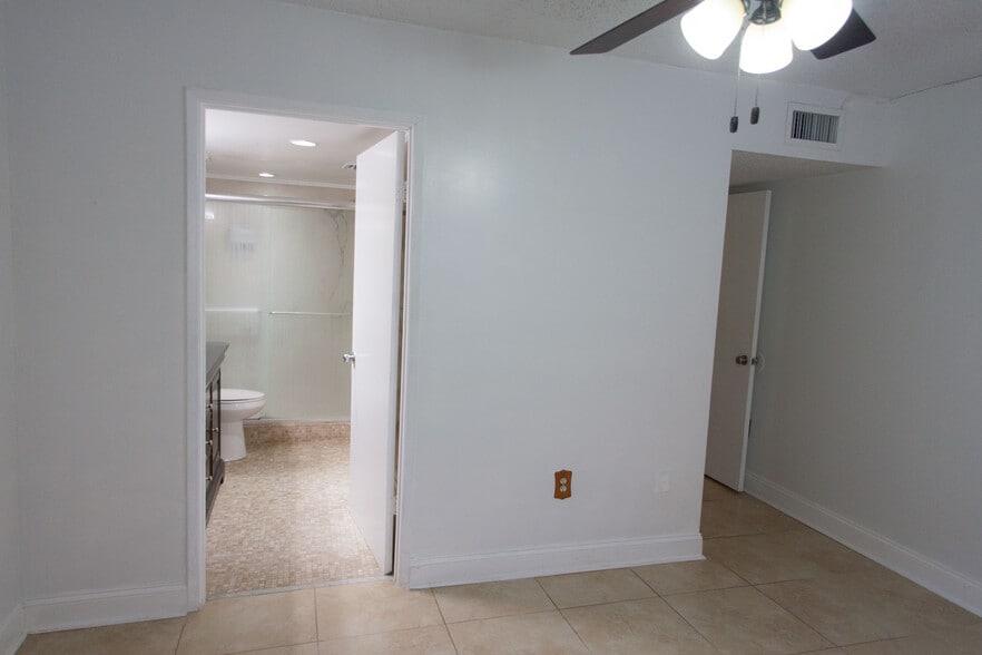 Building Photo - 6081 W 24th Ave