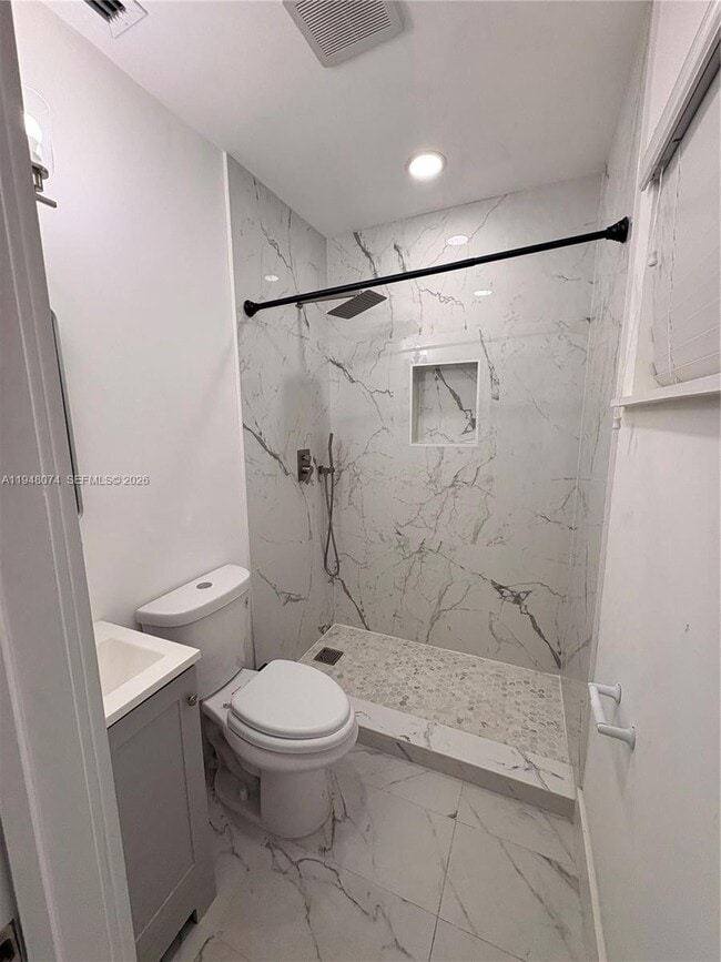 Building Photo - 675 NE 159th St