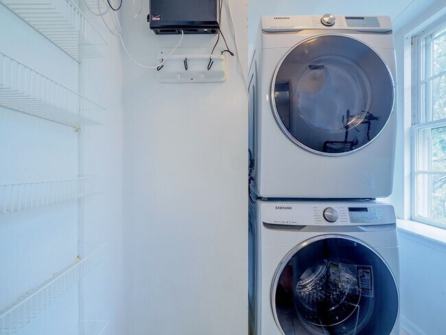 Building Photo - Sunny & Renovated 2BR 1BA in NW DC McLean Gardens Oasis!