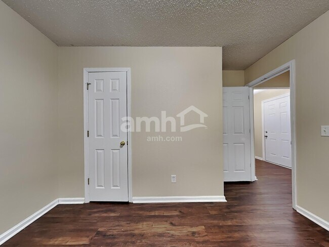 Building Photo - 34 Willow Lakes Dr