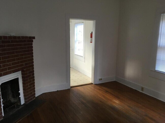 Building Photo - 1847 Devine St