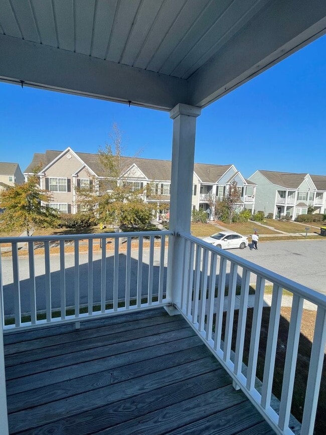 Building Photo - 4 BEDROOM IN GODLEY PARK- POOLER